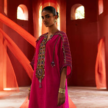 Load image into Gallery viewer, Pink Long Kaftan Kurta & Pants