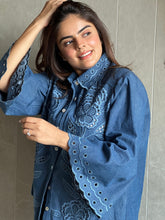 Load image into Gallery viewer, Blue floral shirt