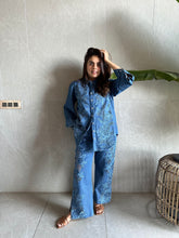 Load image into Gallery viewer, Blue floral shirt