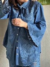 Load image into Gallery viewer, Blue floral shirt