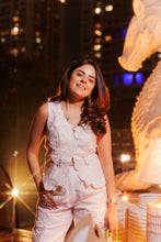 Load image into Gallery viewer, White waistcoat