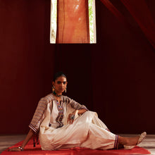 Load image into Gallery viewer, Ivory Long Kaftan Kurta & T Pants (multi thread)