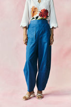 Load image into Gallery viewer, Moon Petal Kurta Set