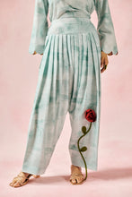 Load image into Gallery viewer, Bluebell Mist Rose Set