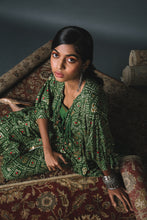 Load image into Gallery viewer, Green Bandhani kaftan kurta jacket + Blouse + Pants