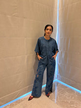 Load image into Gallery viewer, Blue anti fit shirt
