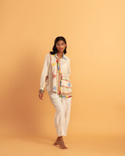Load image into Gallery viewer, Beige slit shirt + T pants
