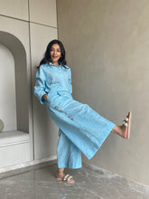 Load image into Gallery viewer, Blue Cropped Shirt
