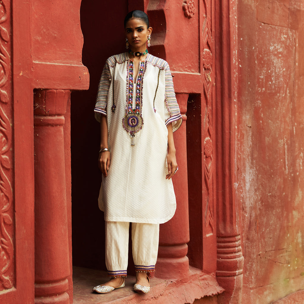 Ivory Long Kaftan Kurta & T Pants (multi thread)