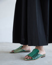 Load image into Gallery viewer, Black Pleated Pants
