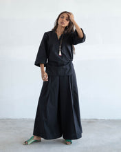 Load image into Gallery viewer, Black Side Cut-Out Shirt
