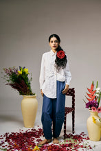 Load image into Gallery viewer, Ivory Appliqué Set With Denim Pants
