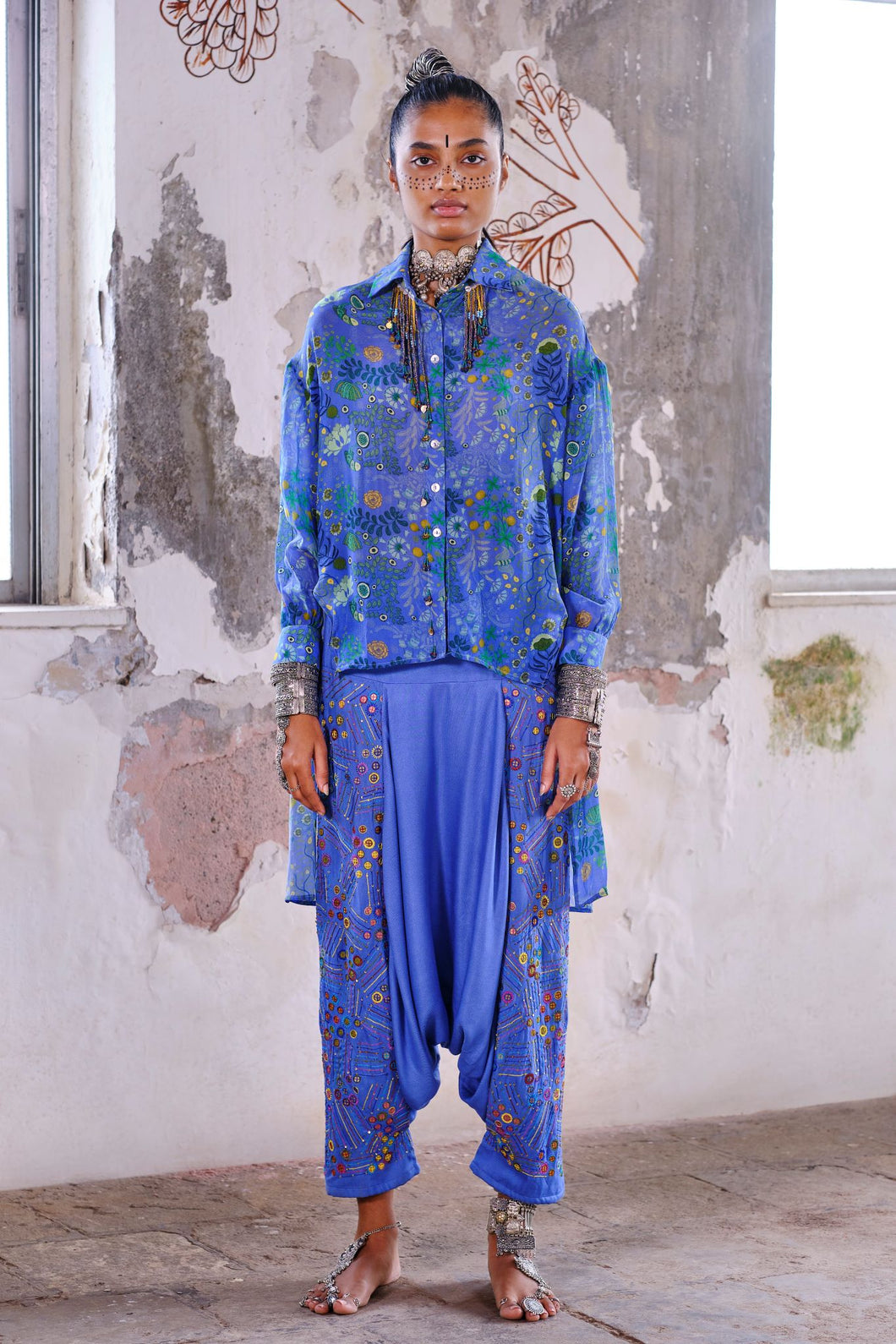 Asymmetrical shirt + low crotch pants - Blue