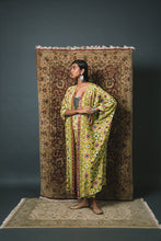 Load image into Gallery viewer, Green Open kaftan Kurta Cape set + Top + Pants
