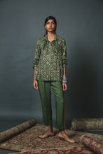 Load image into Gallery viewer, Green Bandhani Shirt + Solid Pants
