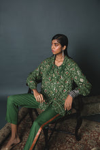 Load image into Gallery viewer, Green Bandhani Shirt + Solid Pants
