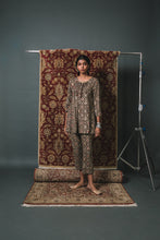 Load image into Gallery viewer, Grey Bandhani Box pleat kurta + Pants
