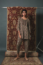 Load image into Gallery viewer, Grey Bandhani Box pleat kurta + Pants

